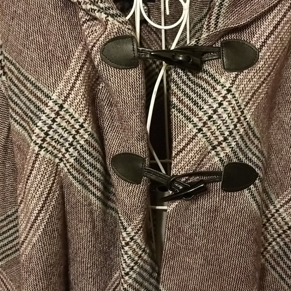 Cape - Picture 3 of 6